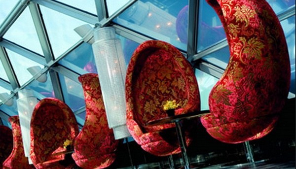 Κατακτώντας τους ουρανούς Album | The Food & Leisure Guide