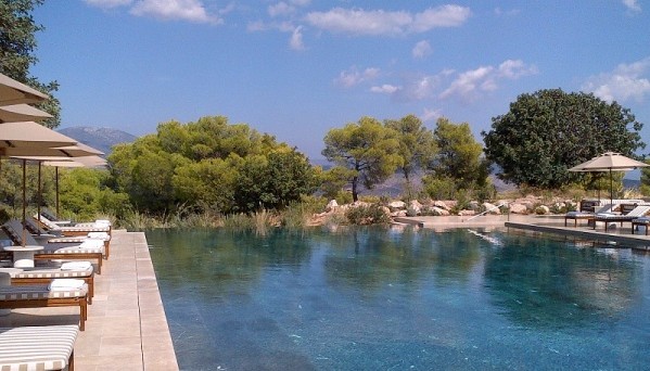 Amanzoe, ένα κορυφαίο resort στο Πόρτο Χέλι με βαριά υπογραφή Album | The Food & Leisure Guide