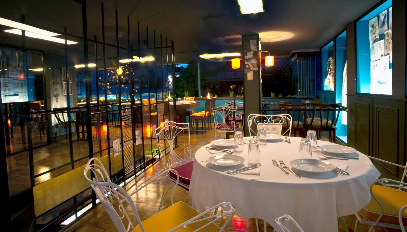 POLLY MAGGOO, ΕΝΑ ΦΙΛΟΞΕΝΟ, ΑΡΤΙΣΤΙΚ ΚΑΙ ΠΡΟΣΙΤΟ ΜΠΙΣΤΡΟ ΣΤΟ ΨΥΧΙΚΟ. ΕΧΕΙ ΚΛΕΙΣΕΙ ΣΤΗ ΘΕΣΗ ΤΟΥ ΤΟ VERITABLE | Κριτικές Εστιατορίων