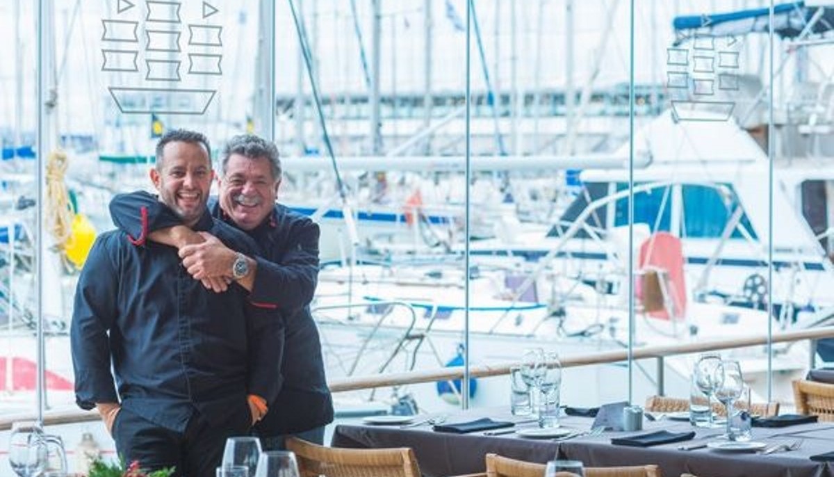 VAROULKO SEASIDE: ΜΙΑ ΘΑΛΑΣΣΙΝΗ ΚΟΥΖΙΝΑ ΕΘΝΙΚΗΣ ΕΜΒΕΛΕΙΑΣ | Κριτικές Εστιατορίων