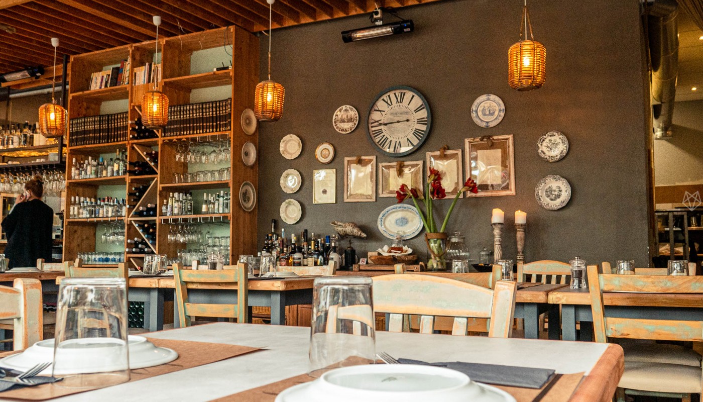 ΙΩΛΚΟΣ: ΣΕ ΜΟΝΤΕΡΝΕΣ ΘΑΛΑΣΣΙΝΕΣ ΣΥΧΝΟΤΗΤΕΣ ΜΕ ΤΗΝ ΥΠΟΓΡΑΦΗ ΤΟΥ ΓΙΑΝΝΗ ΛΙΑΚΟΥ (UPDATED) | Κριτικές Εστιατορίων