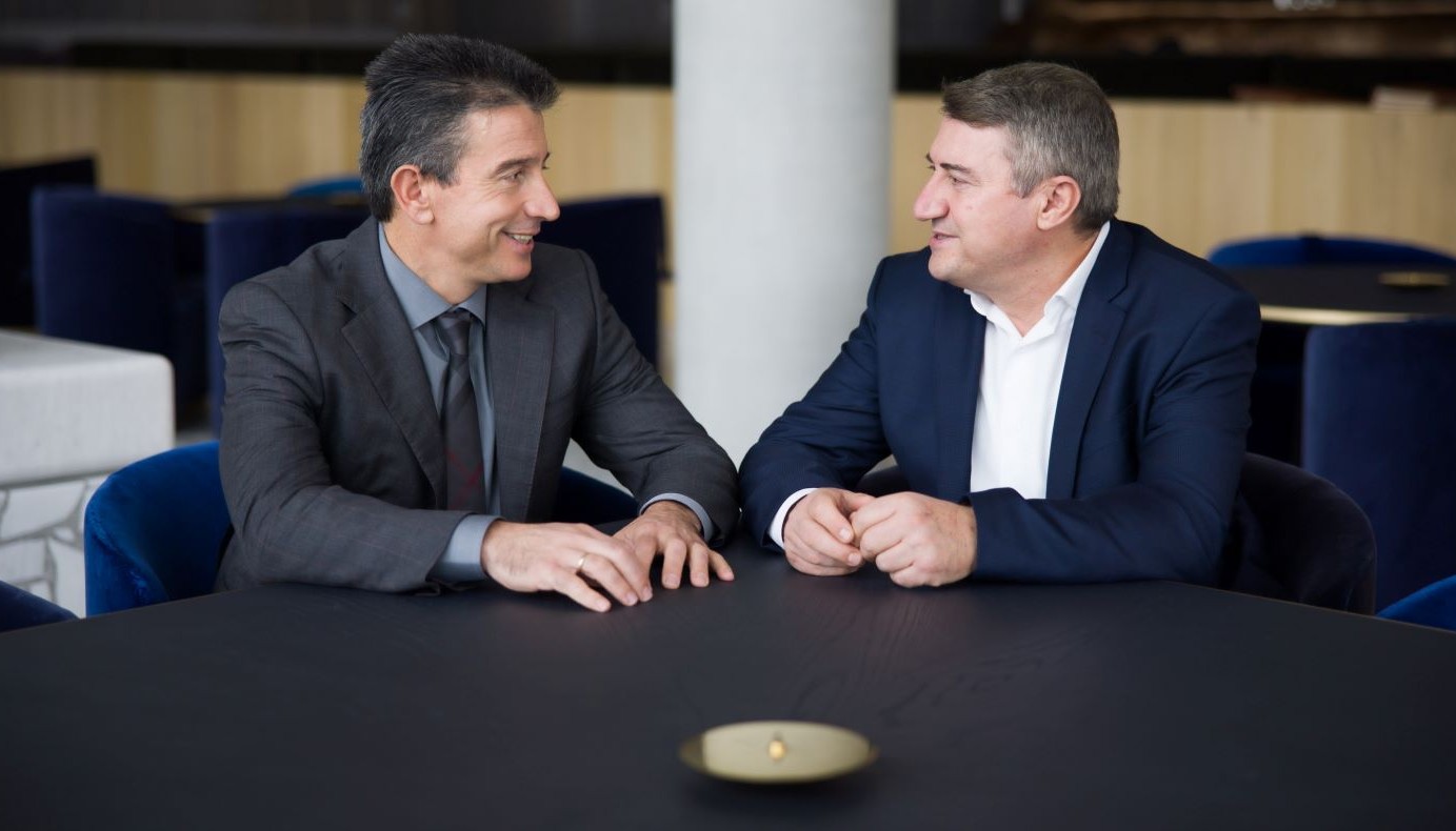 ΔΗΜΗΤΡΗΣ & ΤΑΚΗΣ ΧΡΙΣΤΟΦΙΛΕΑΣ: ΟΙ ΑΣΤΑΜΑΤΗΤΟΙ ΑΔΕΛΦΟΙ ΠΙΣΩ ΑΠΟ ΤΟ ΔΕΙΠΝΟΣΟΦΙΣΤΗΡΙΟ, ΤΟ ΠΟΛΥΣΥΖΗΤΗΜΕΝΟ DELTA -ΚΑΙ ΟΧΙ ΜΟΝΟ! | Θέματα