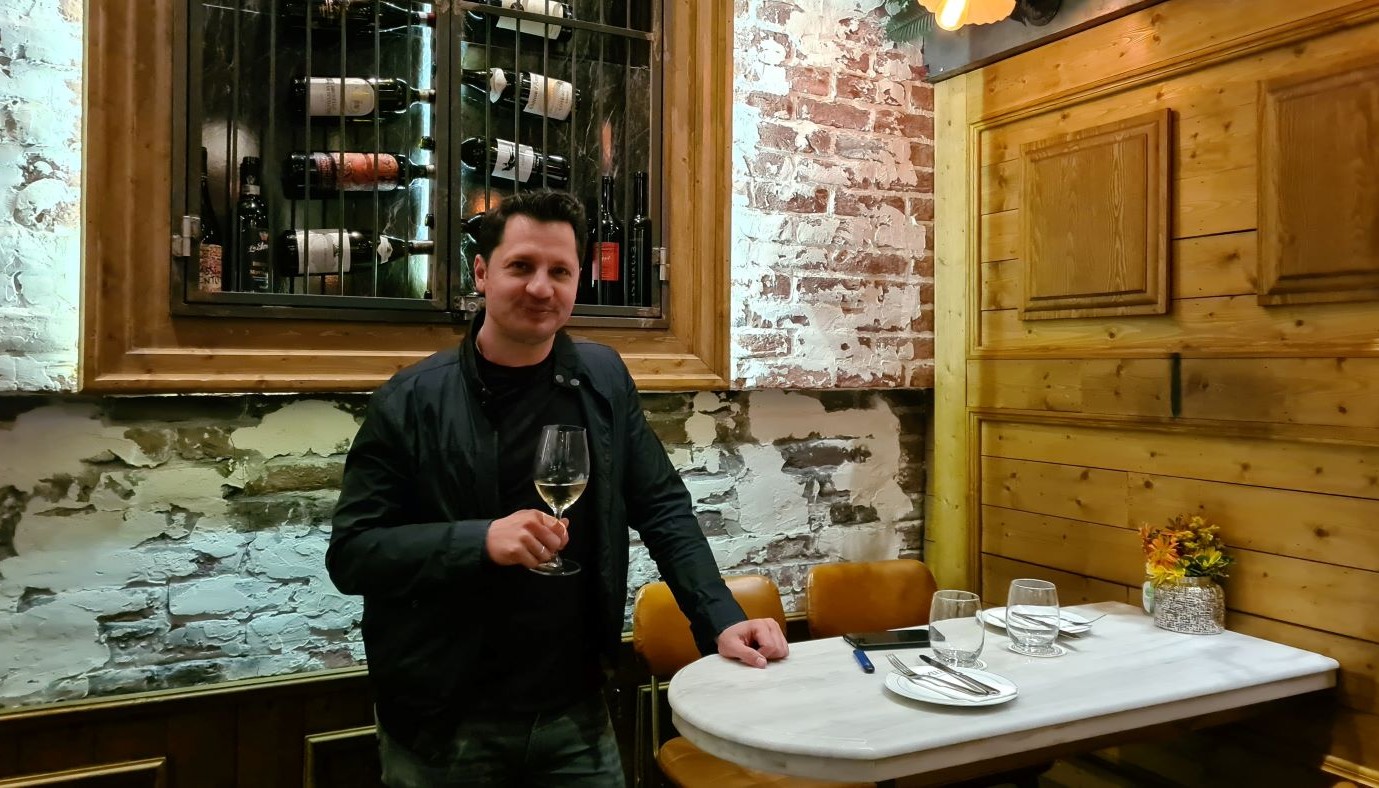 ΓΙΩΡΓΟΣ ΜΕΛΙΣΣΑΡΗΣ: ΕΝΑ SUCCESS STORY ΠΟΥ ΓΕΝΝΗΘΗΚΕ ΚΑΙ ΜΕΓΑΛΩΣΕ ΜΑΖΙ ΜΕ ΤΗΝ ΚΡΙΣΗ! | Θέματα