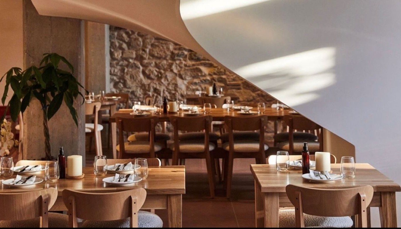 JERÁR: ΕΝΑ ΣΥΓΧΡΟΝΟ ΜΠΙΣΤΡΟ ΠΟΥ ΒΑΖΕΙ ΤΗ ΔΑΦΝΗ ΣΤΟ ΓΑΣΤΡΟΝΟΜΙΚΟ ΧΑΡΤΗ | Κριτικές Εστιατορίων