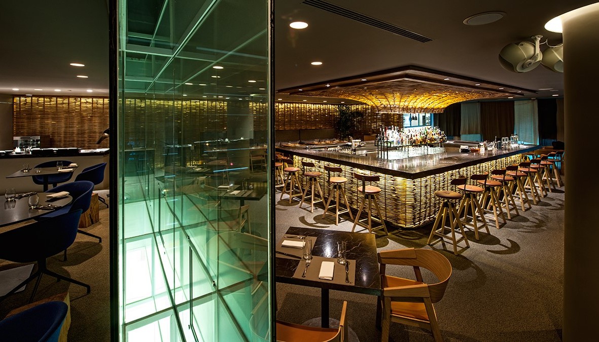 Ο ΓΙΩΡΓΟΣ ΦΕΛΕΜΕΓΚΑΣ ΥΠΟΔΕΧΕΤΑΙ ΤΟΝ ΓΙΩΡΓΟ ΚΑΤΑΡΑ ΓΙΑ ΔΥΟ ΓΑΣΤΡΟΝΟΜΙΚΕΣ ΒΡΑΔΙΕΣ ΣΤΗ HYTRA | Νέα