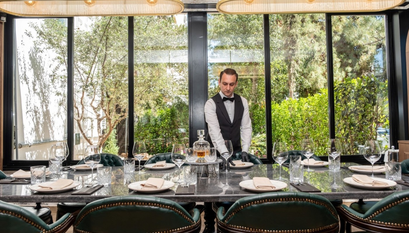 DB.ONE, ΕΝΑ ΝΕΟ ΚΑΙ ΥΠΟΣΧΟΜΕΝΟ FINE-DINING STEAK-HOUSE ΣΤΗ ΓΛΥΦΑΔΑ | Νέα