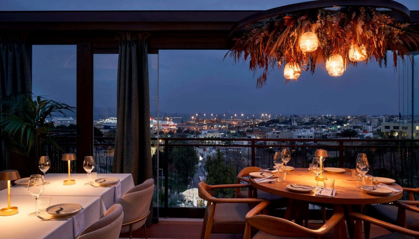 EPSILON RESTAURANT, ΗΡΑΚΛΕΙΟ: OPEN FIRE ΣΤΗΝ ΤΑΡΑΤΣΑ ΜΕ ΤΗ ΣΦΡΑΓΙΔΑ ΤΟΥ ΕΚΤΟΡΑ ΜΠΟΤΡΙΝΙ | Κριτικές Εστιατορίων