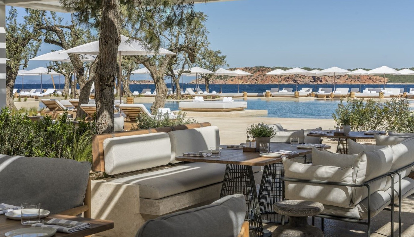 HELIOS, FOUR SEASONS ATHENS: ΚΟΣΜΟΠΟΛΙΤΙΚΕΣ ΓΕΥΣΕΙΣ ΜΕ ΛΑΤΙΝΟΑΜΕΡΙΚΑΝΙΚΟ ΠΡΟΦΙΛ | Κριτικές Εστιατορίων