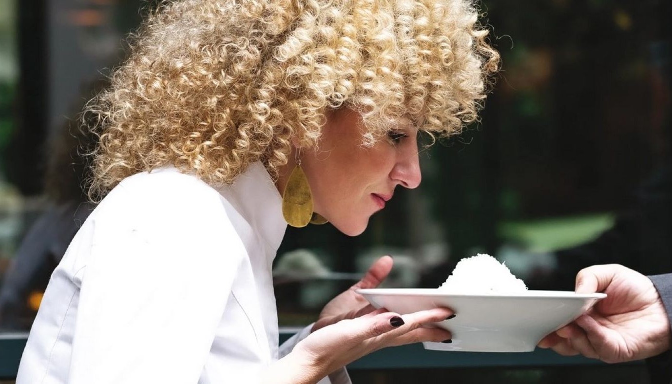 ΑΝΟΙΓΕΙ ΕΠΙΤΕΛΟΥΣ ΤΟ ΙΩDIO ΟΠΟΥ ΜΙΑ «ΠΑΡΕΑ» ΤΡΙΩΝ ΓΥΝΑΙΚΩΝ ΣΕΦ ΕΤΟΙΜΑΖΕΤΑΙ ΝΑ ΓΡΑΨΕΙ ΤΗ ΔΙΚΗ ΤΗΣ ΙΣΤΟΡΙΑ | Νέα