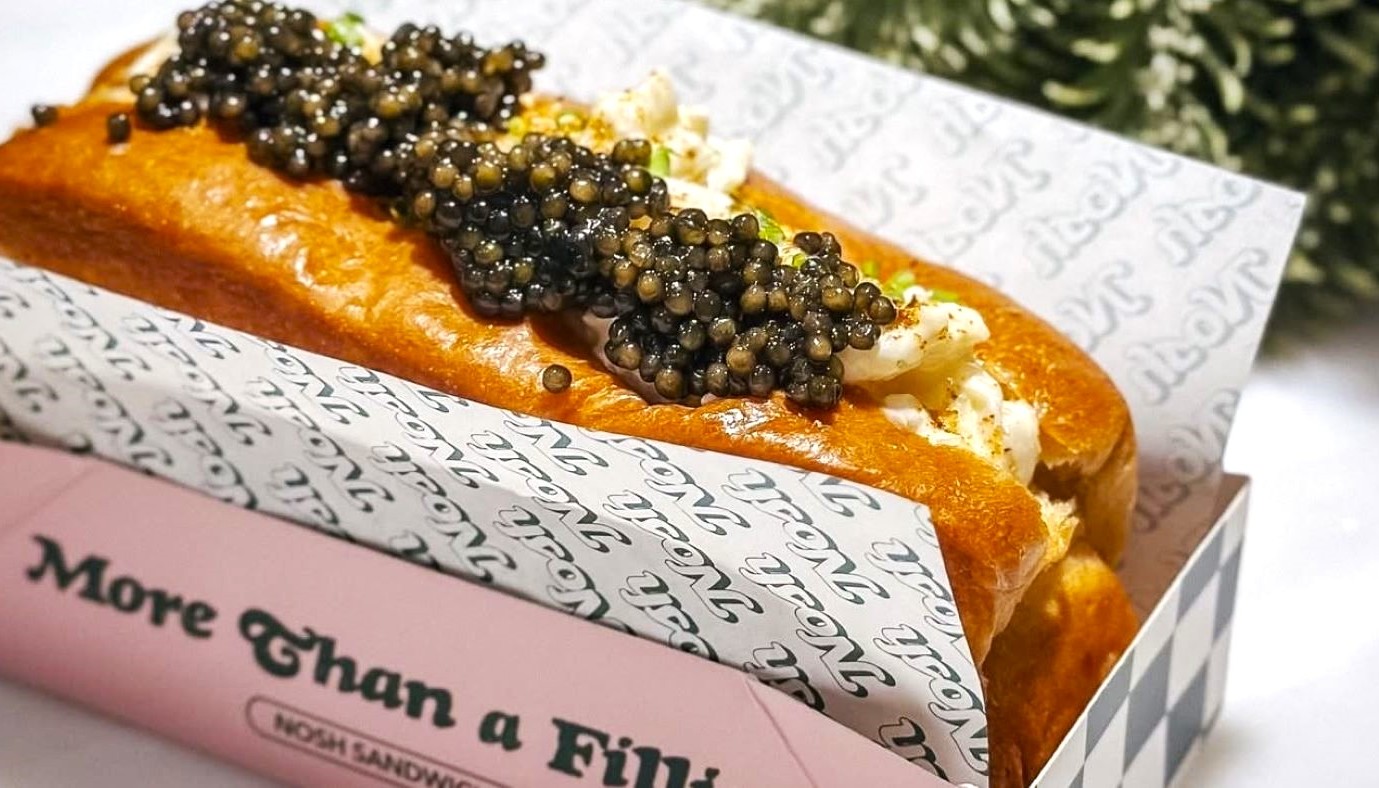 NOSH: ΜΙΑ ΜΠΑΡΑ ΠΟΥ ΣΕΡΒΙΡΕΙ LOBSTER ROLL ΣΤΟ ΚΟΛΩΝΑΚΙ | Κριτικές Εστιατορίων