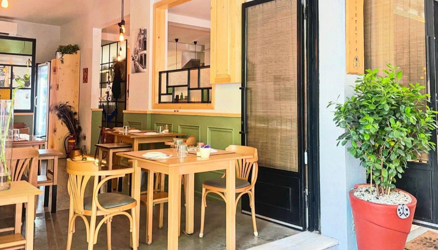 ΗΛΙΟΠΕΤΡΑ: ΜΕΓΑΛΕΣ ΠΡΟΣΔΟΚΙΕΣ, ΧΑΜΗΛΕΣ ΕΠΙΔΟΣΕΙΣ | Κριτικές Εστιατορίων