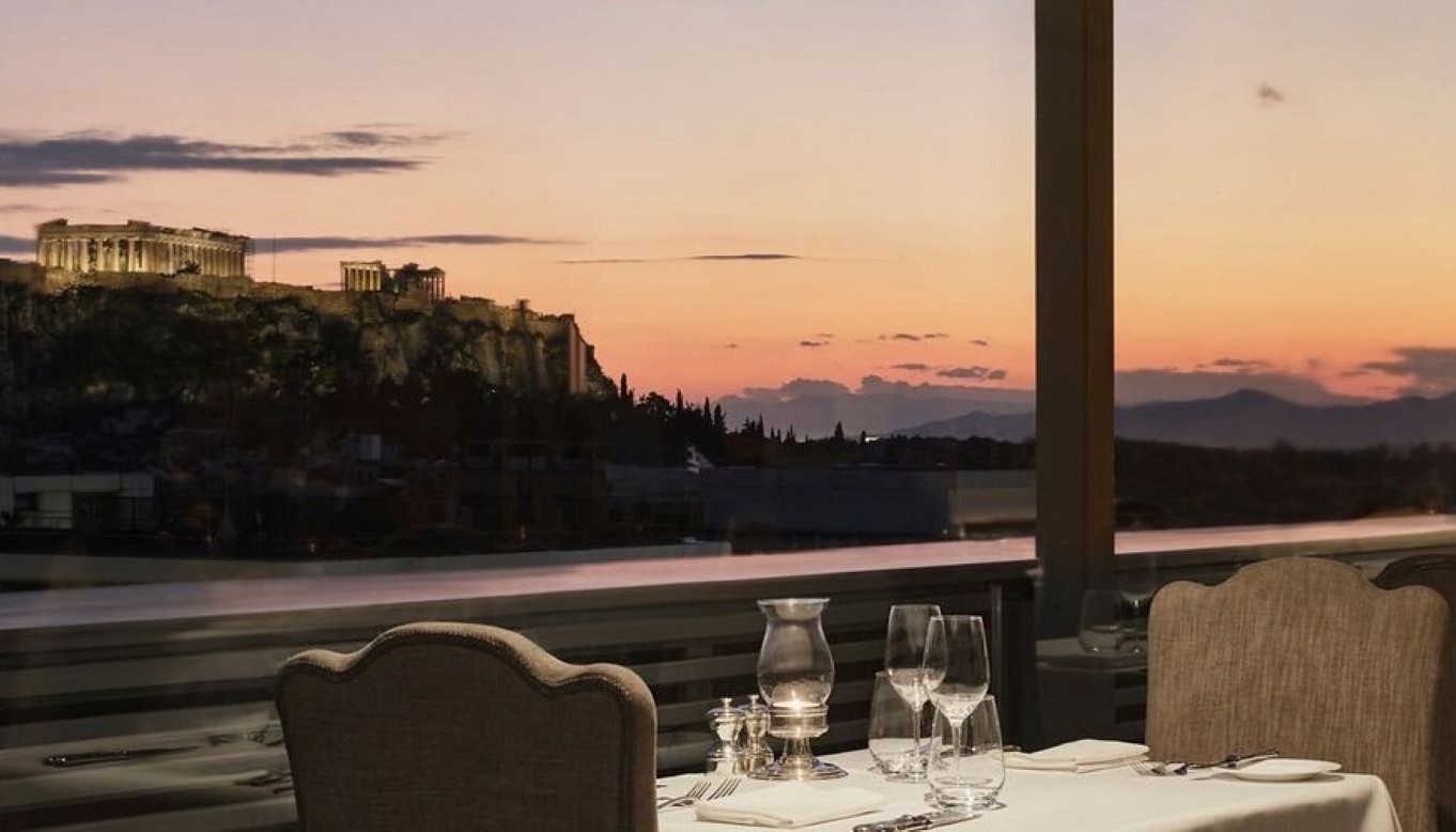 ΤΟ TUDOR HALL ΔΙΑΜΟΡΦΩΝΕΙ ΤΗΝ ΠΡΟΣΩΠΙΚΗ ΤΟΥ ΓΑΣΤΡΟΝΟΜΙΑ ΚΑΙ ΤΑ ΠΗΓΑΙΝΕΙ ΠΕΡΙΦΗΜΑ | Κριτικές Εστιατορίων