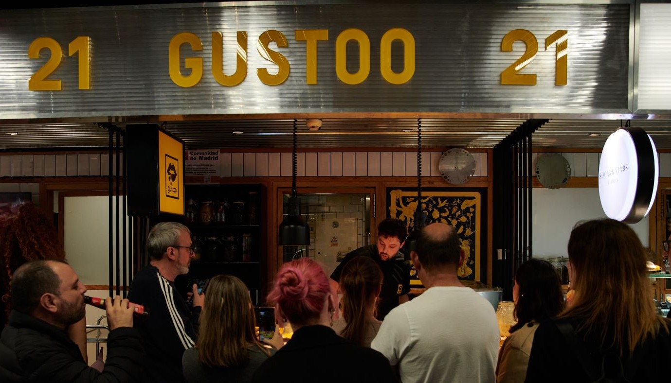 ΤΟ ΦΑΙΝΟΜΕΝΟ GUSTOO ΠΟΥ ΜΕΤΑΜΟΡΦΩΝΕΙ ΑΠΛΑ ΥΛΙΚΑ ΣΕ ΥΨΗΛΗ ΓΑΣΤΡΟΝΟΜΙΑ | Globe-Eater