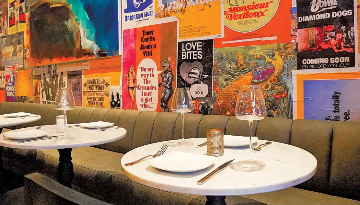 ΕΝΑ ΧΡΟΝΙΚΟ ΣΕ ΕΣΤΙΑΤΟΡΙΟ ΜΕ ΒΙΝΥΛΙΑ ΠΟΥ ΔΕΝ ΕΧΕΙ ΠΙΚΑΠ | Θέματα