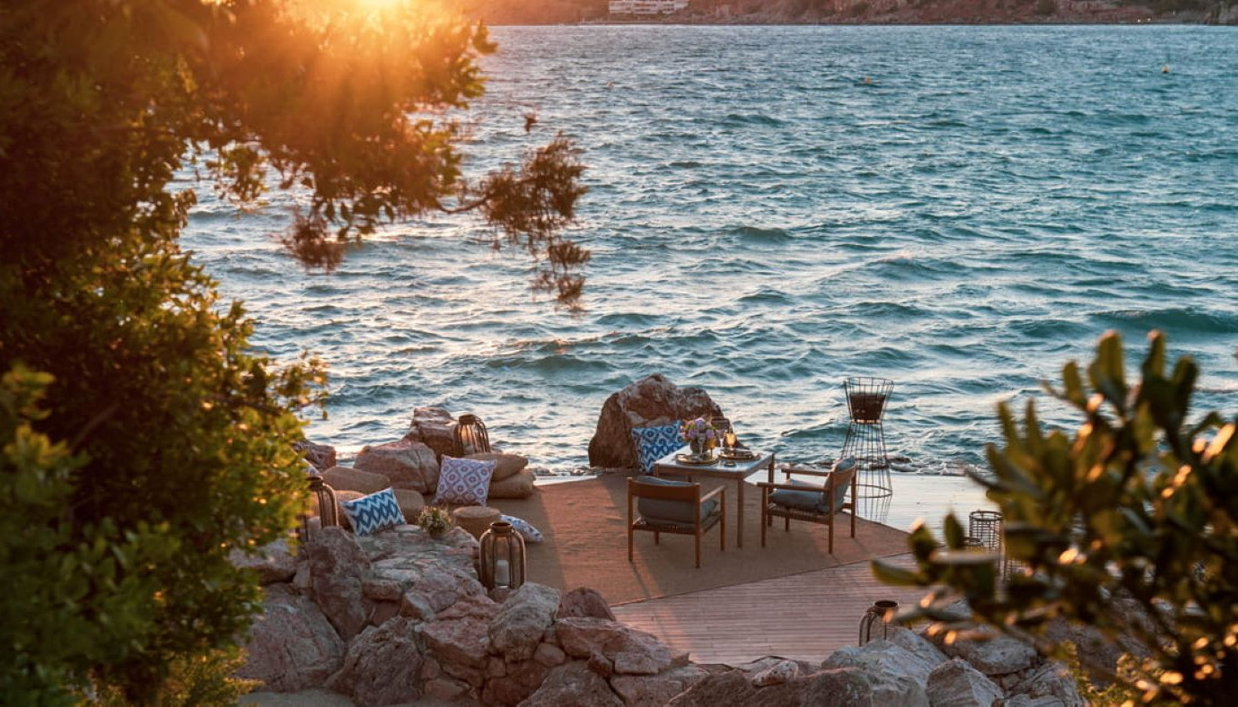 ΤΙ ΕΙΝΑΙ ΤΟ ZOLOTAS BEACH ΠΟΥ ΚΑΝΕΙ ΠΡΕΜΙΕΡΑ ΣΤΟ FOUR SEASONS ATHENS ASTIR PALACE; | Νέα
